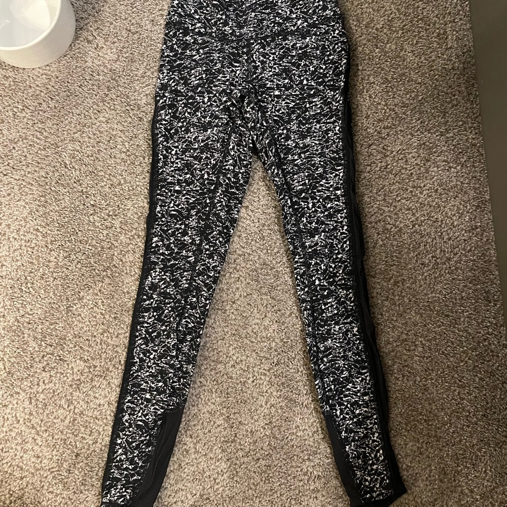 Lulu Deep Breath Tights in Iced Wave Black & White